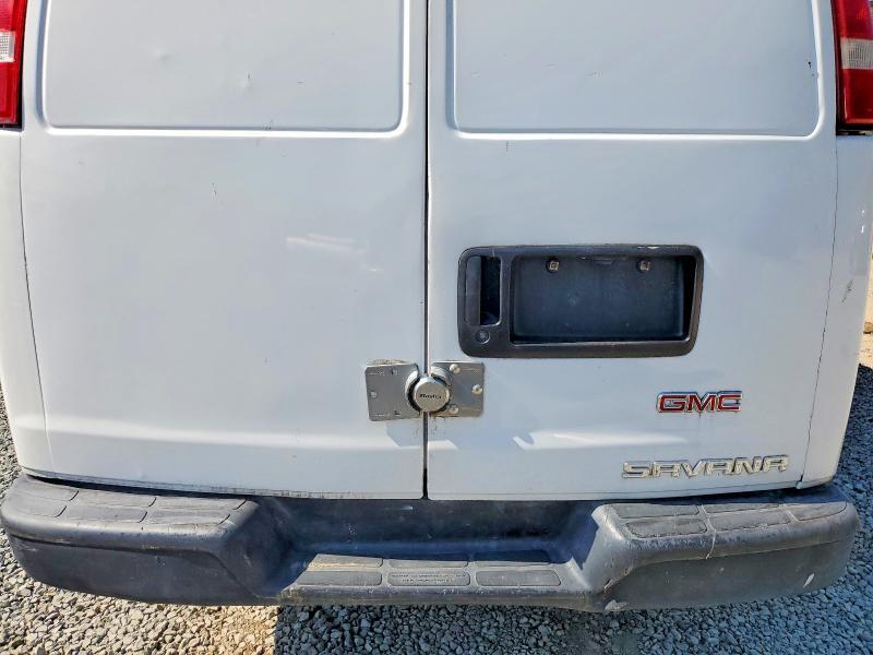 2004 GMC Savana 3500 Delivery van