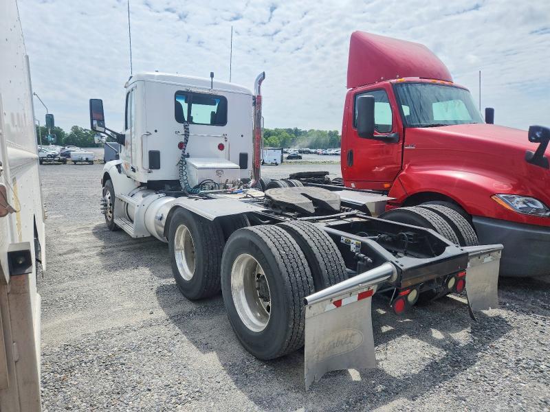 2016 Peterbilt 579 Semi Truck