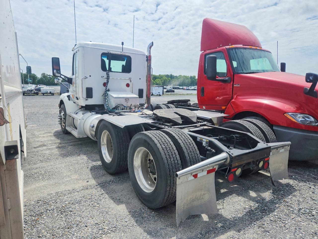 2016 Peterbilt 579 Semi Truck