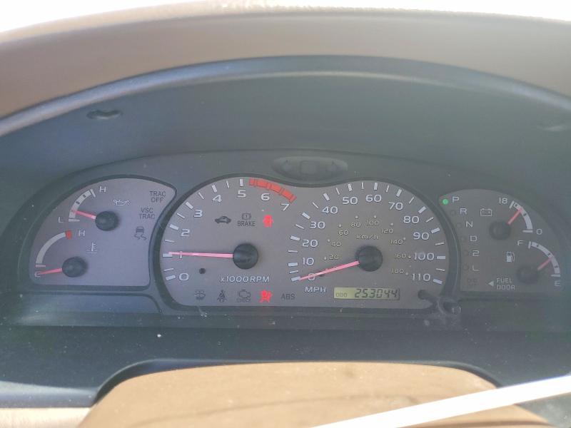 2004 Toyota Sequoia SR5