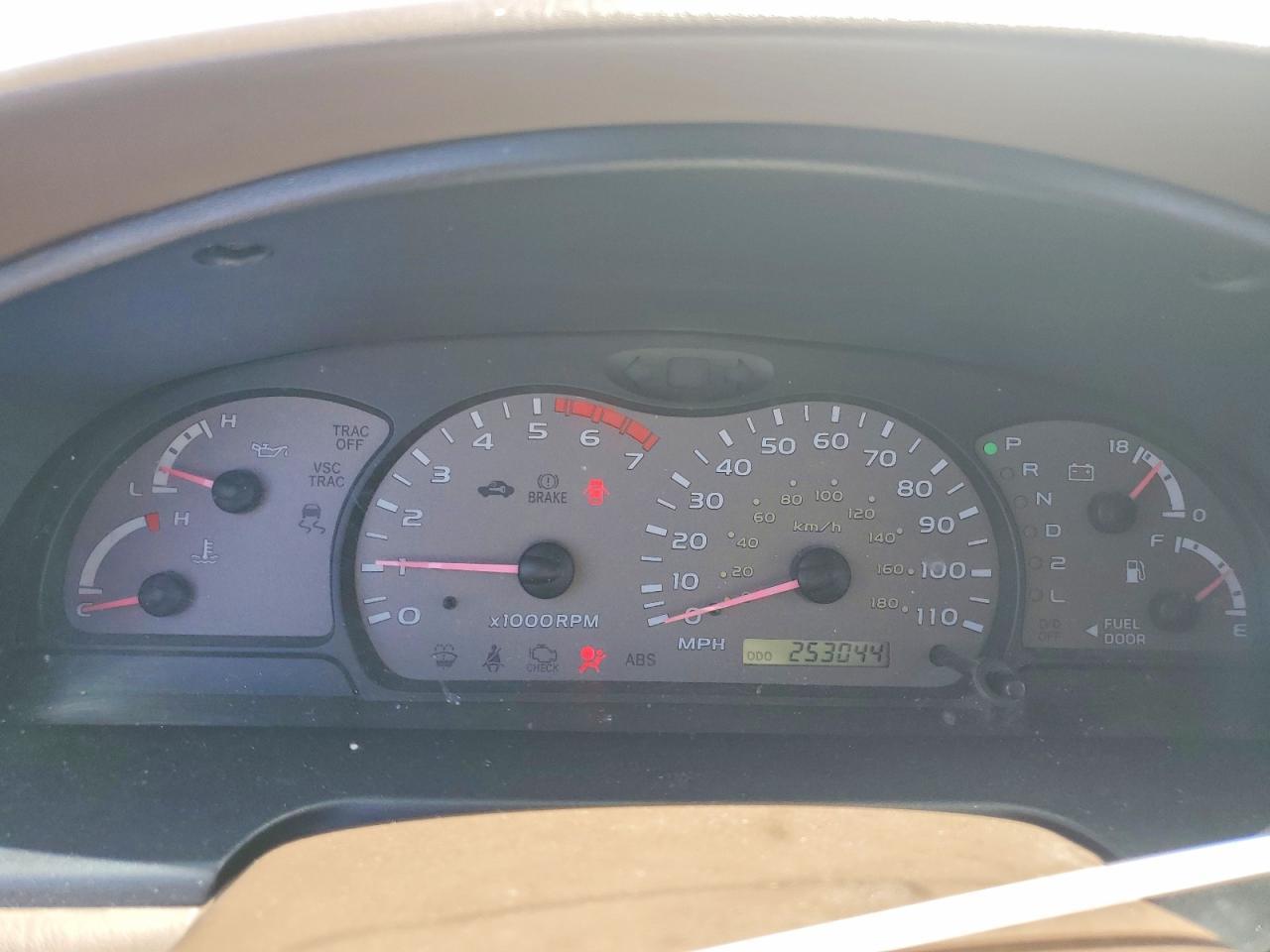 2004 Toyota Sequoia SR5