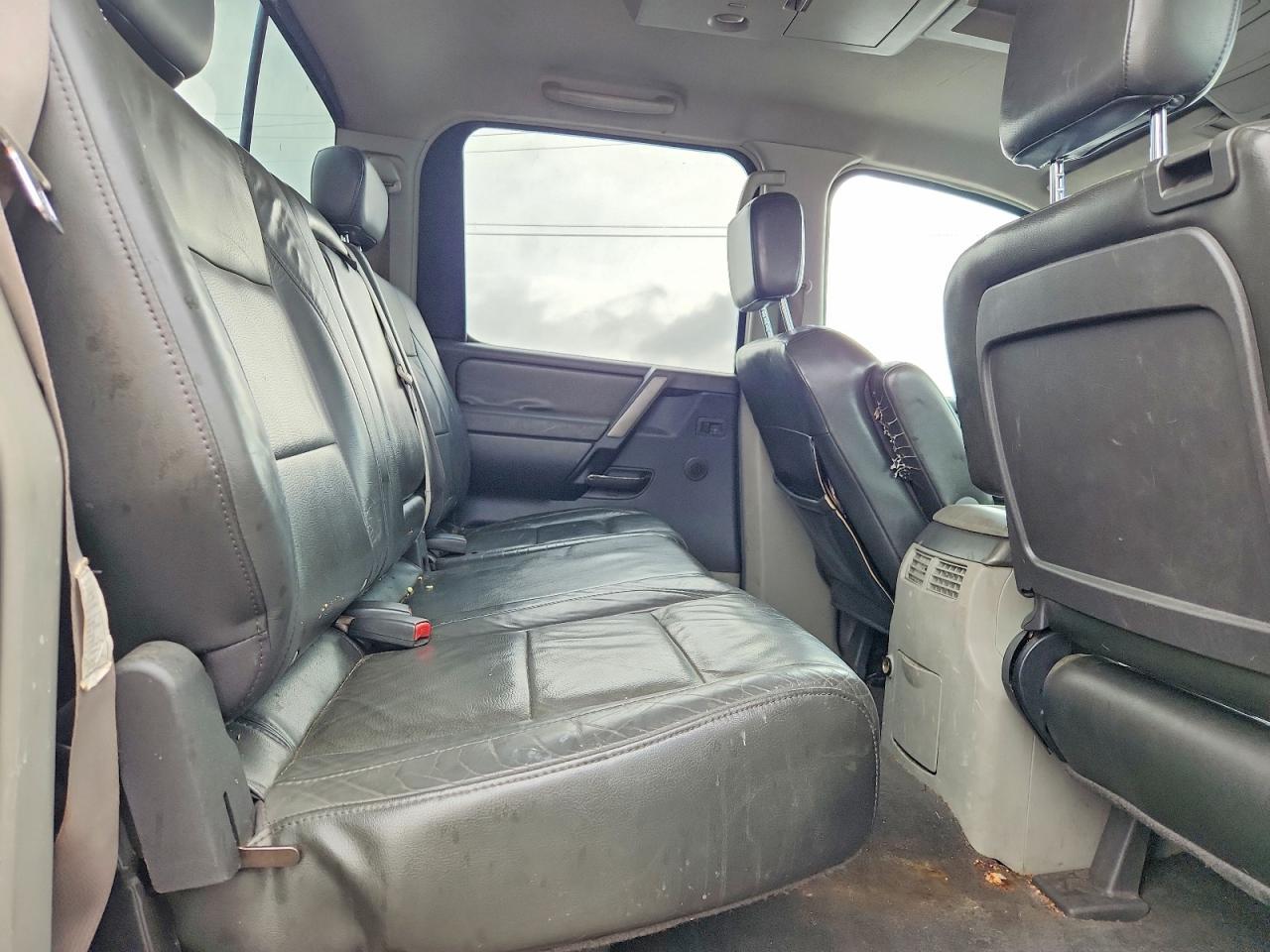 2004 Nissan Titan XE