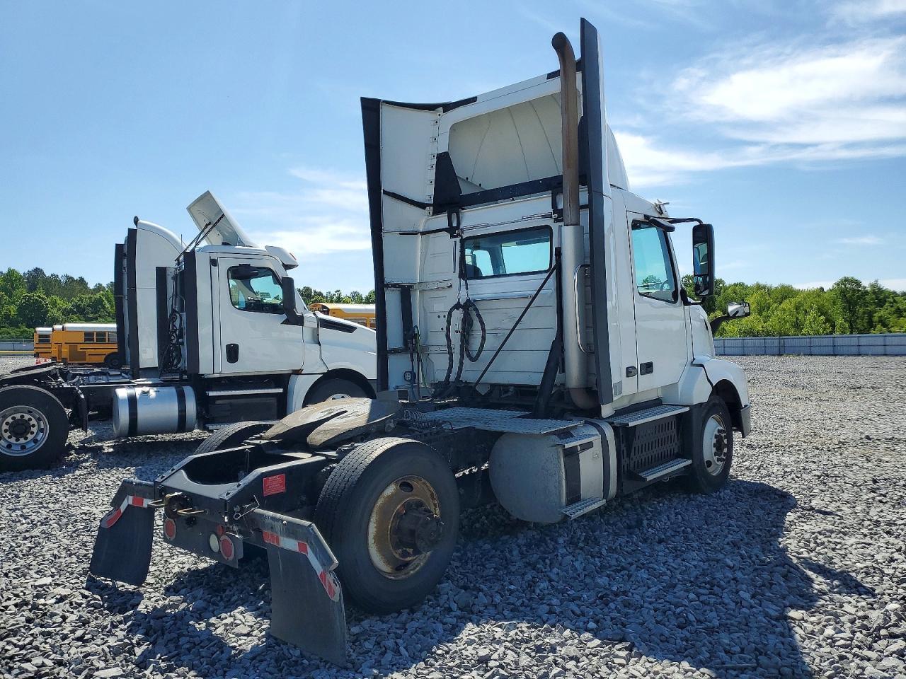 2017 Volvo VNL Semi Truck