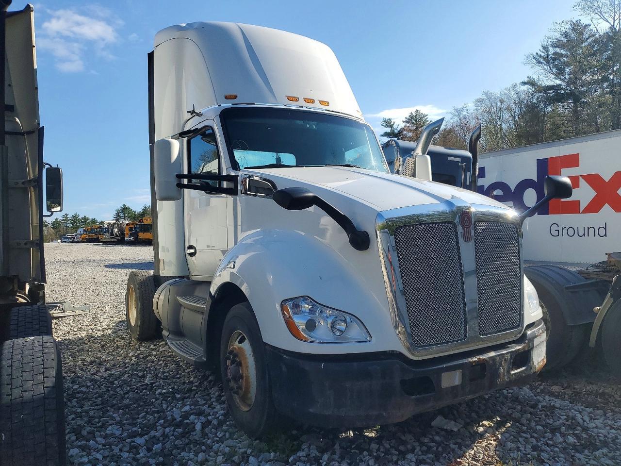 2016 Kenworth T680 Semi Truck