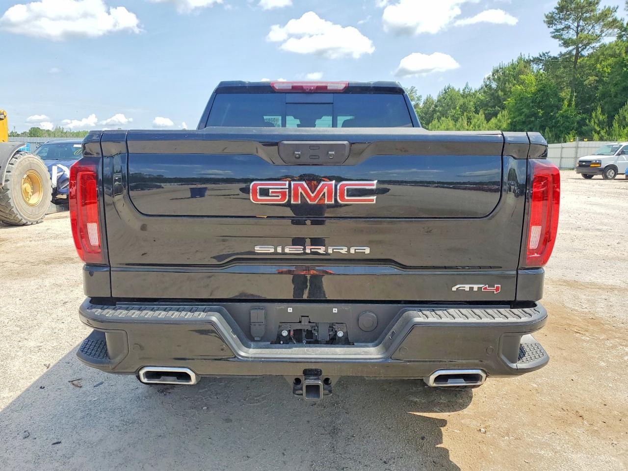 2025 GMC Sierra K1500 AT4