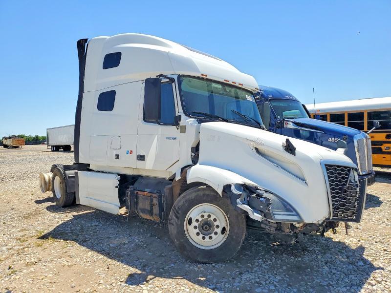 2022 Volvo VNL Semi Truck