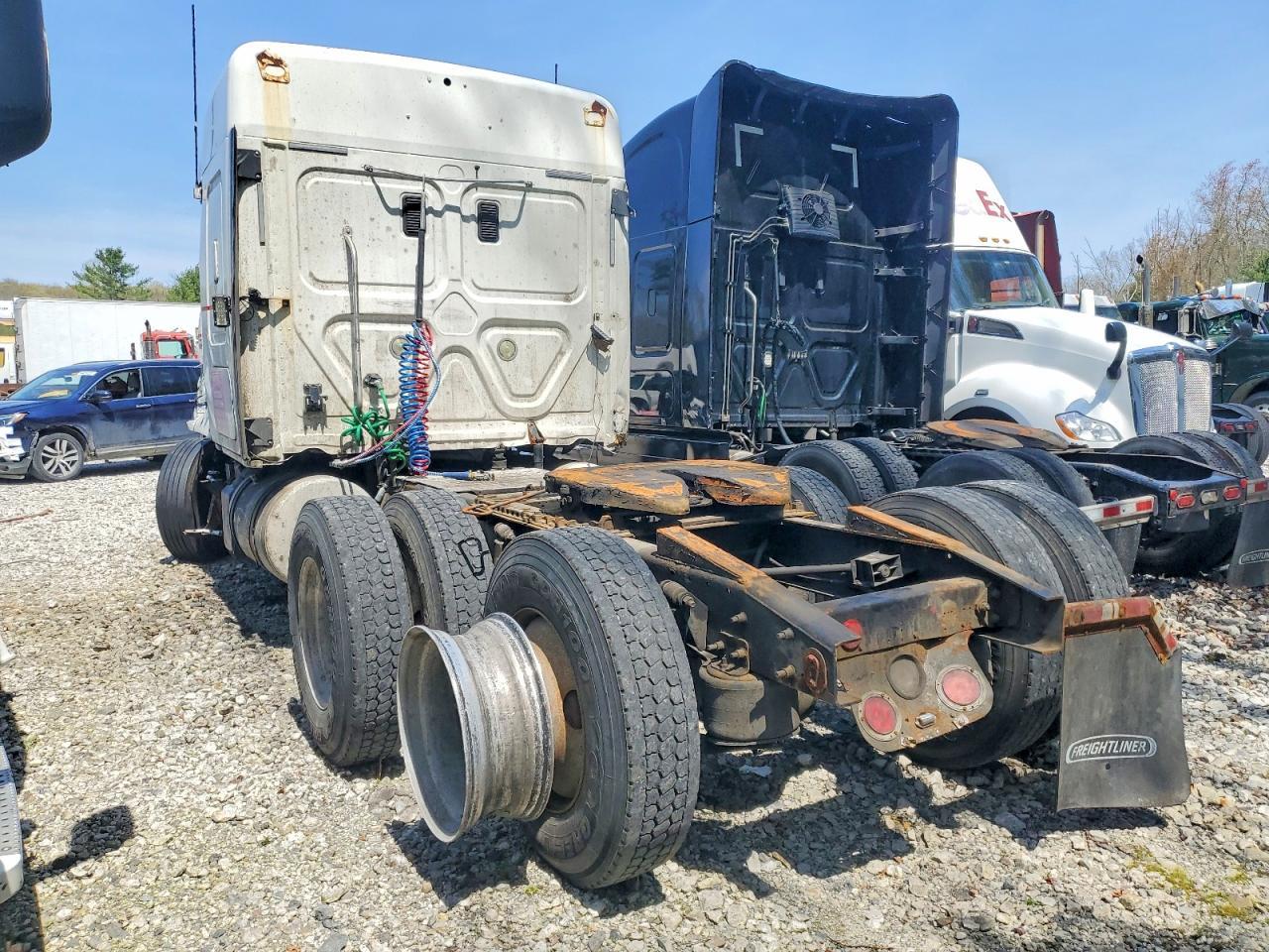 2012 Freightliner Cascadia Semi Truck