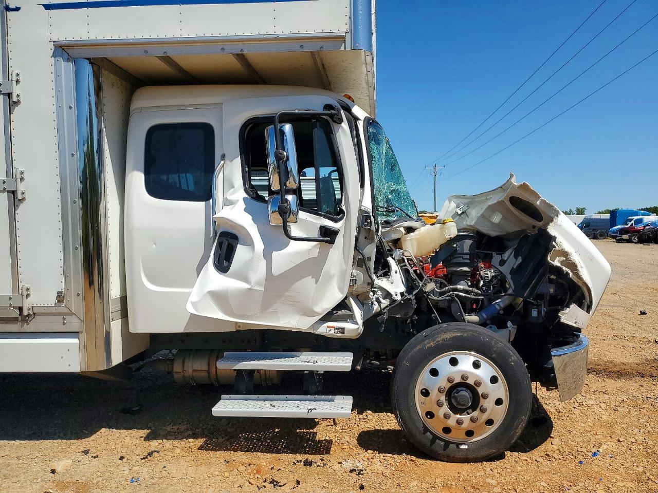 2022 Freightliner M2 100