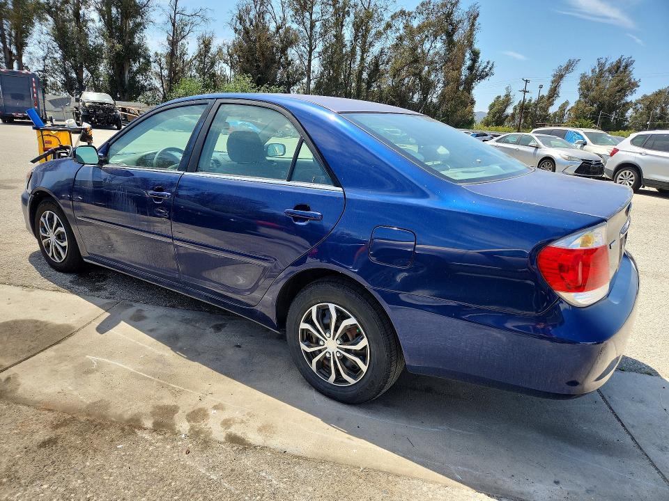 2005 Toyota Camry le