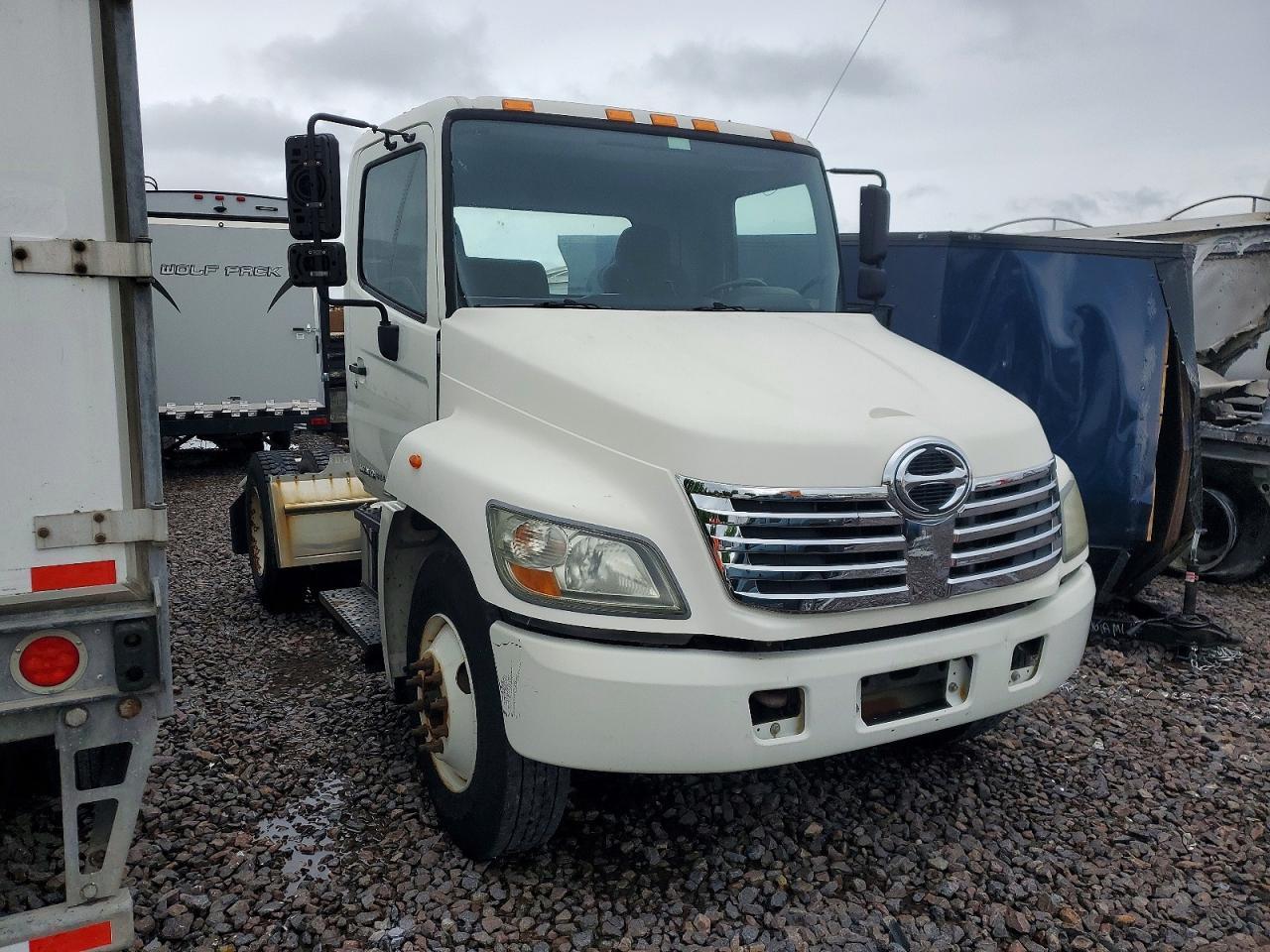 2010 Hino 338 Semi Truck