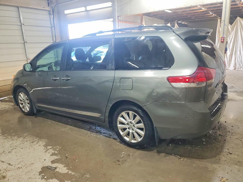 2014 Toyota Sienna xle 7-passenger