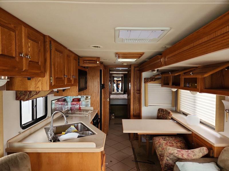 2003 Monoco Roadmaster