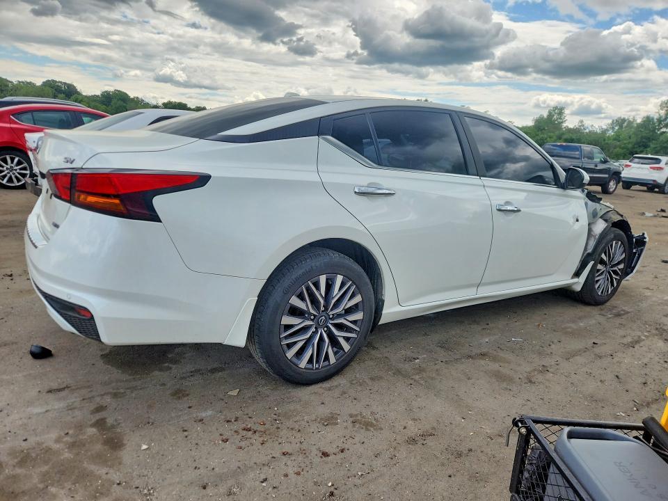 2023 Nissan Altima sv