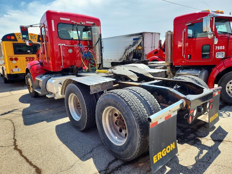 2015 Peterbilt 385 Semi Truck