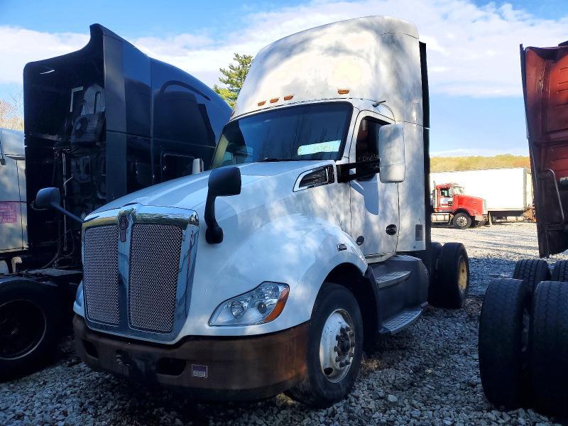 2016 Kenworth T680 Semi Truck
