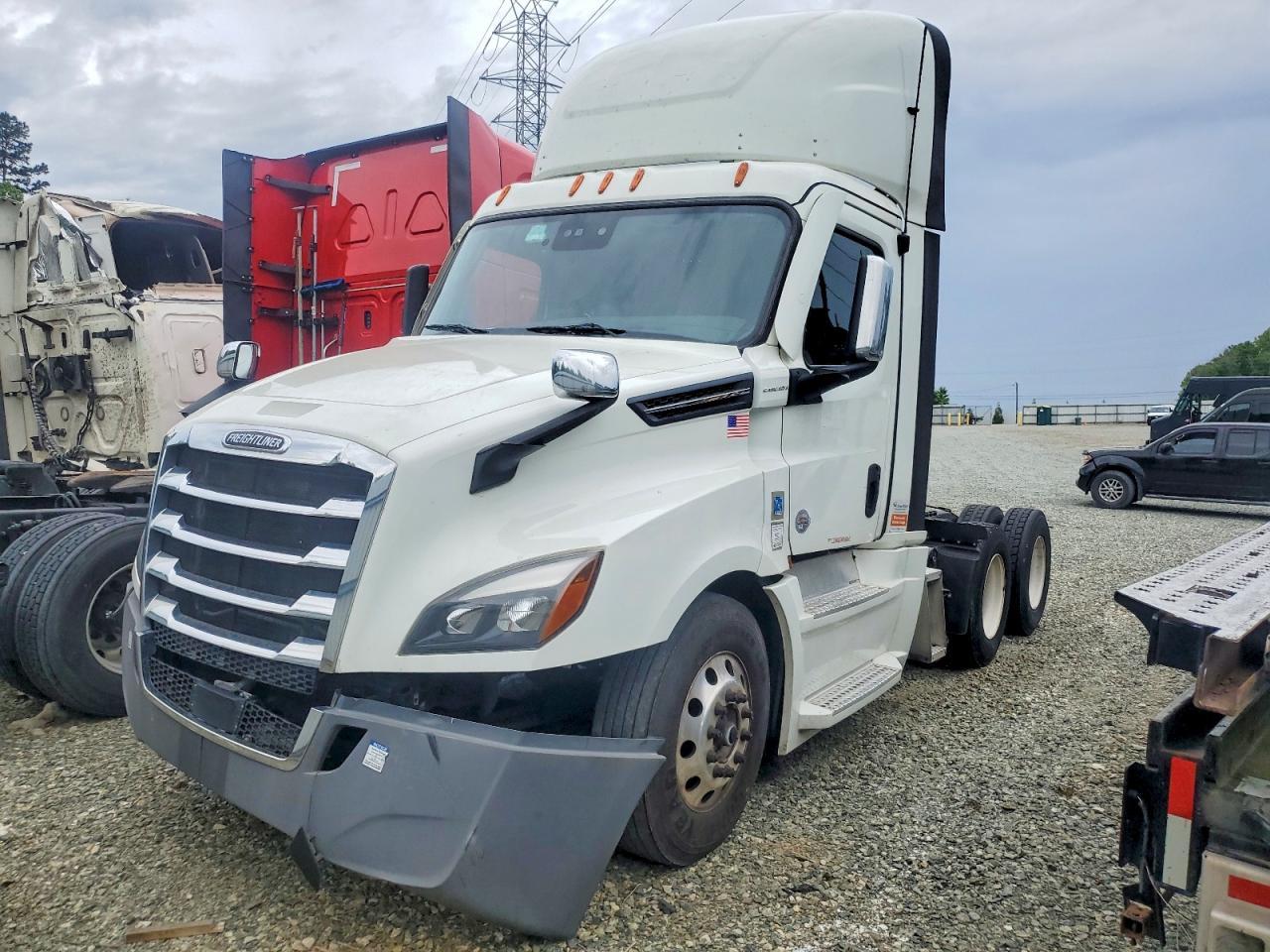 2021 Freigliner 2021 Freightliner Cascadia 126 Semi Truck