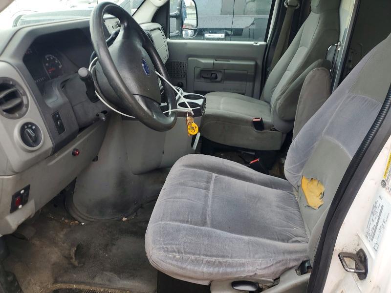 2010 Ford Econoline E350 Super Duty Cutaway Van