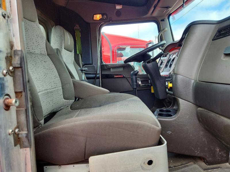 2014 Kenworth T800 Semi Truck