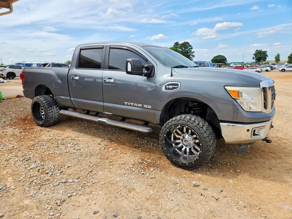 2017 Nissan Titan XD SV