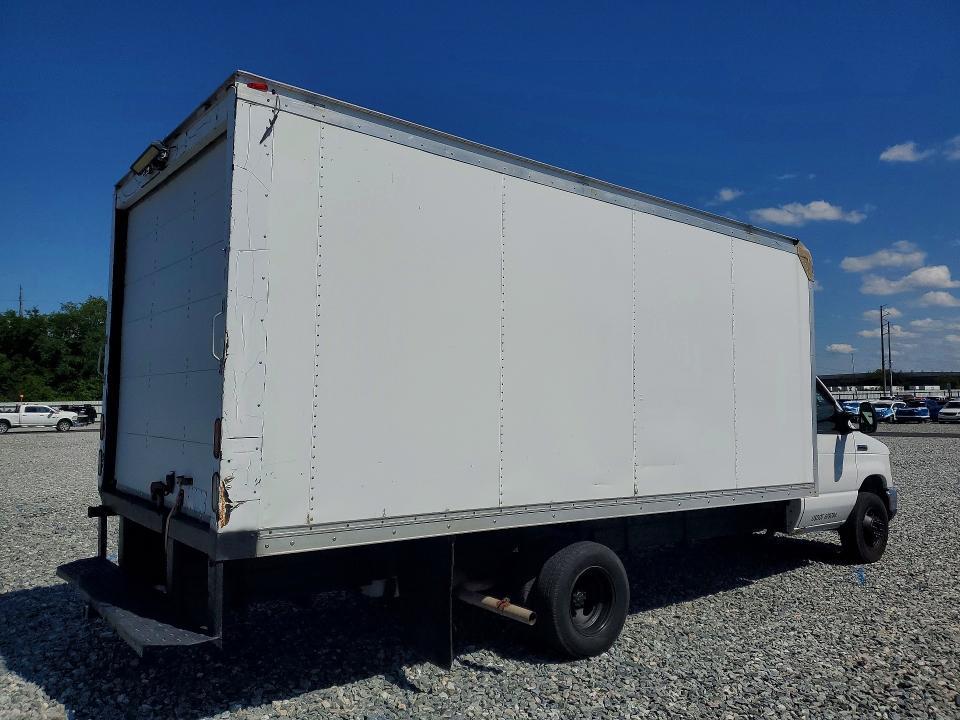 2014 Ford Econoline E450 Super Duty Cutaway Van