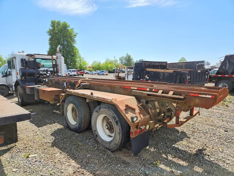 2001 Peterbilt 320 ROLL-OFF Container Truck