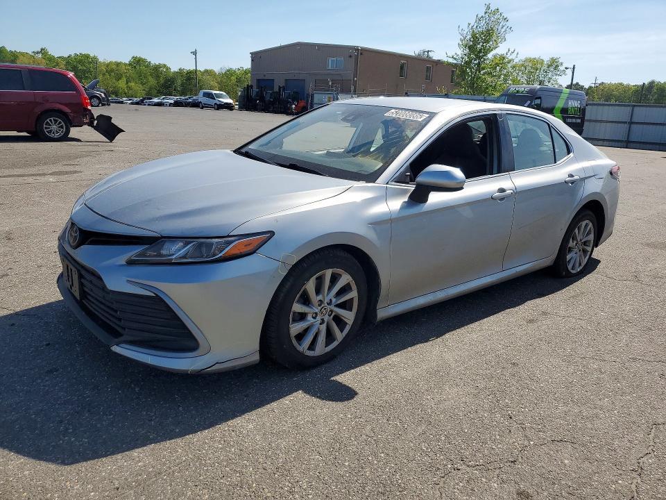 2021 Toyota Camry le