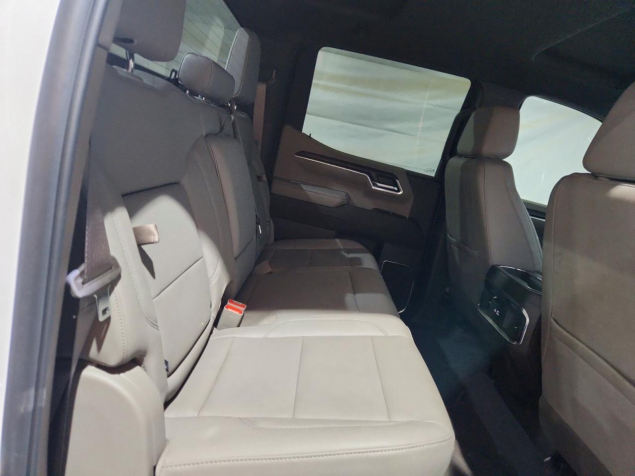 2025 GMC Sierra K1500 SLT