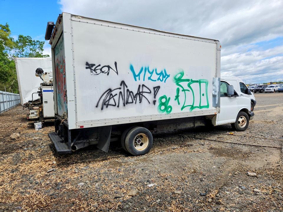 2009 GMC Savana BOX Truck