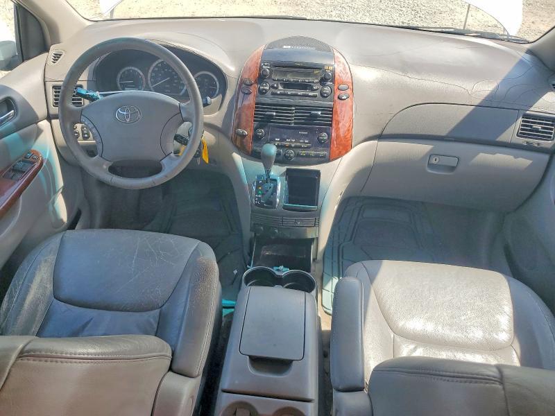 2004 Toyota Sienna xle 7 Passenger
