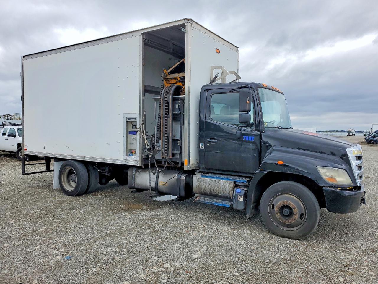2012 Hino 258/268 BOX Truck