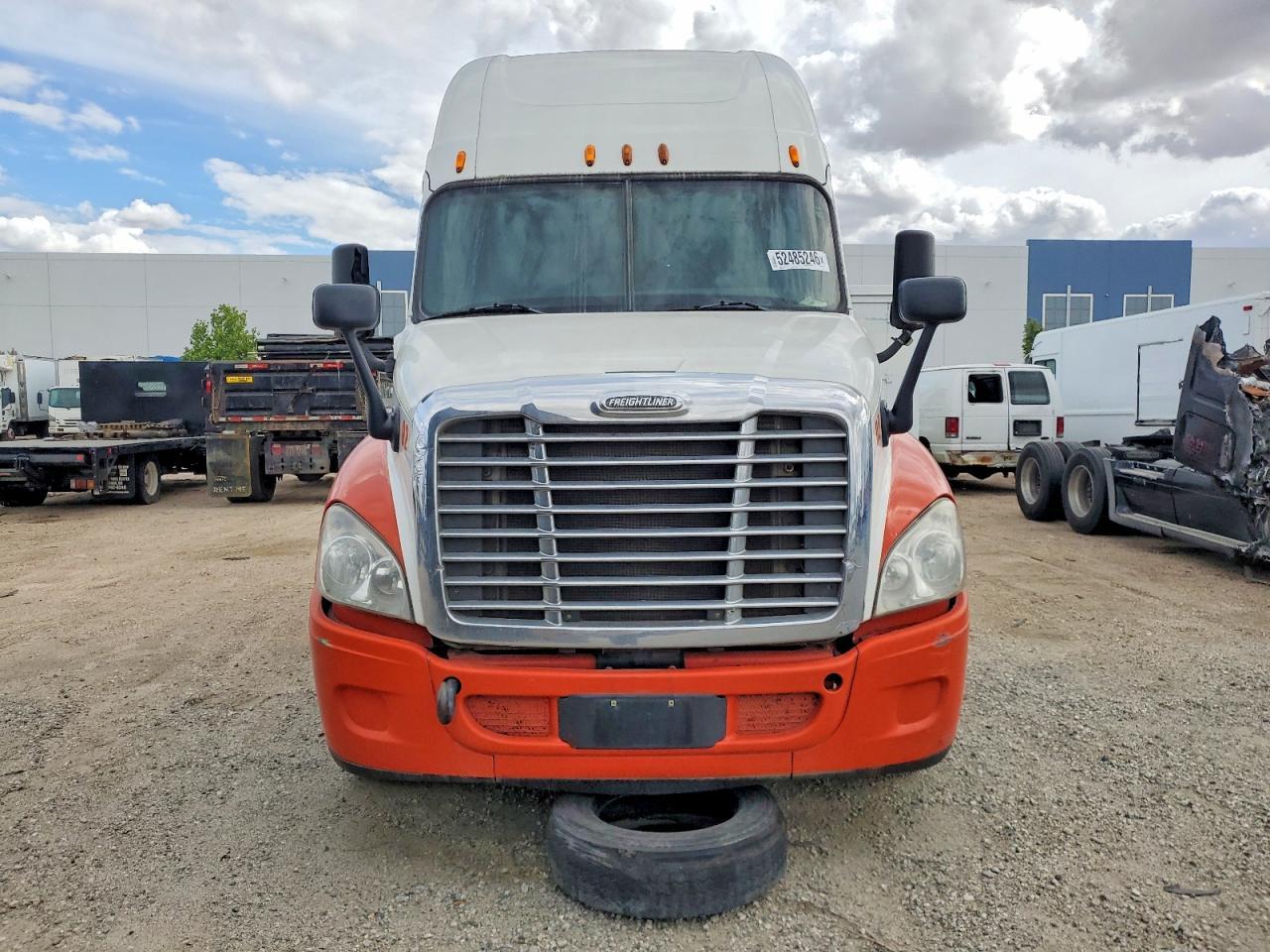 2015 Freigliner 2015 Freightliner Cascadia Semi Truck