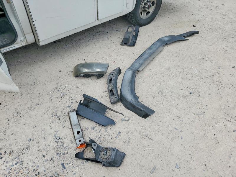 2011 GMC Savana Cutaway G3500