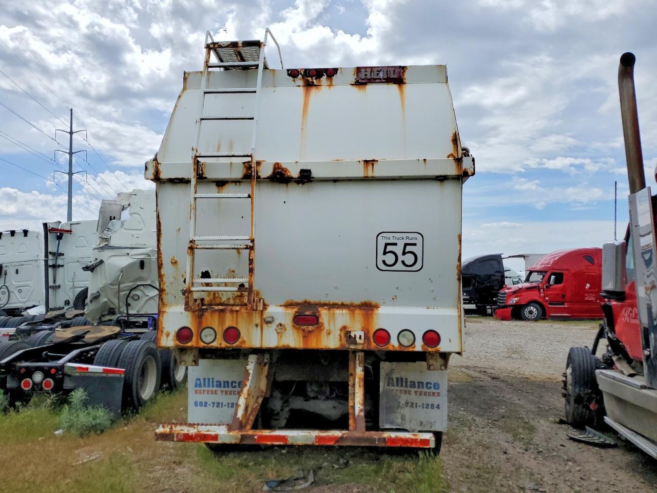 2001 Mack MR690S Refuse Truck