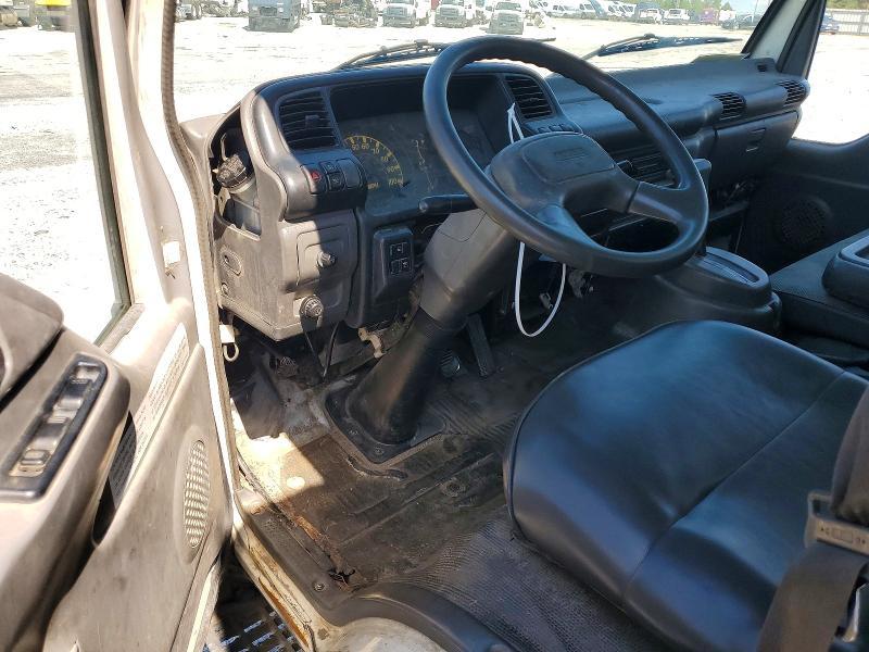2005 Isuzu NPR-BOX Truck
