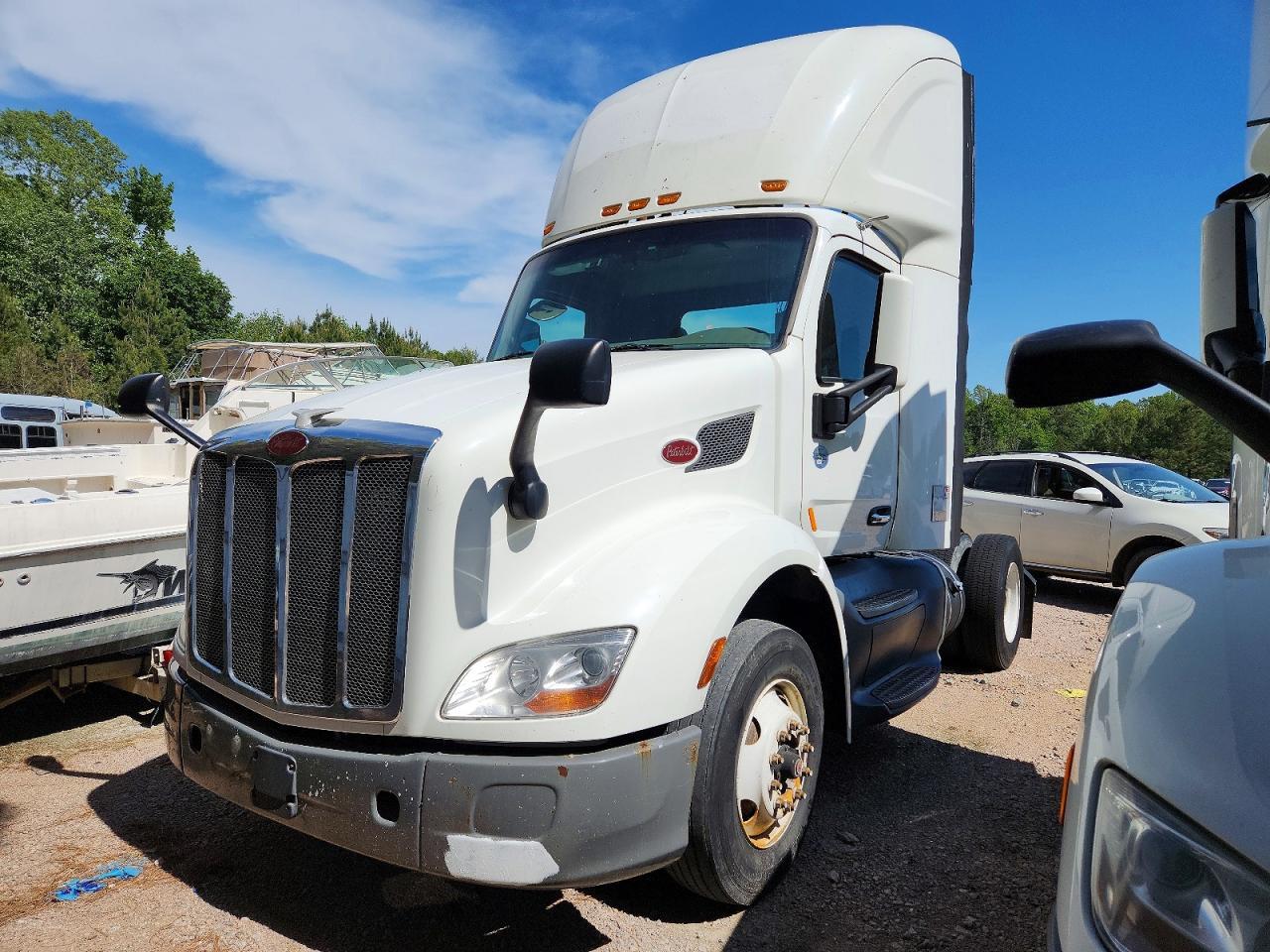2017 Peterbilt 579 Semi Truck