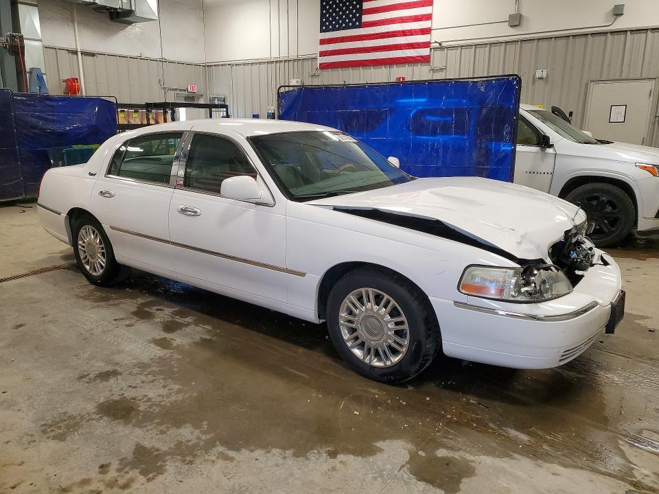 2011 Lincoln Town car Signature Limited