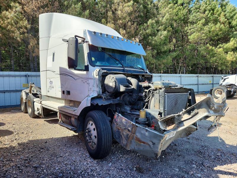 1999 Volvo VN Semi Truck