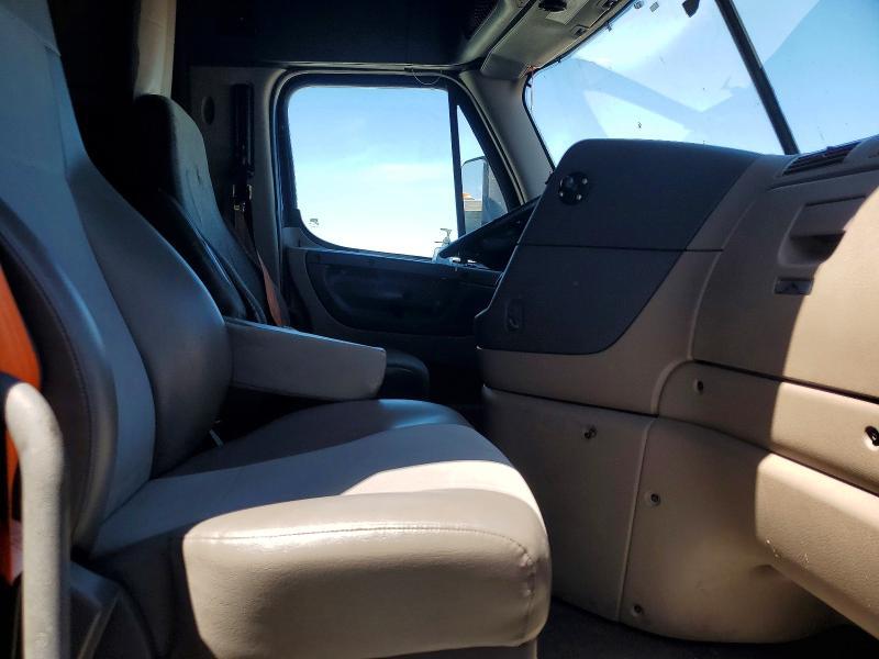 2018 Freigliner 2018 Freightliner Cascadia 125 Semi Truck