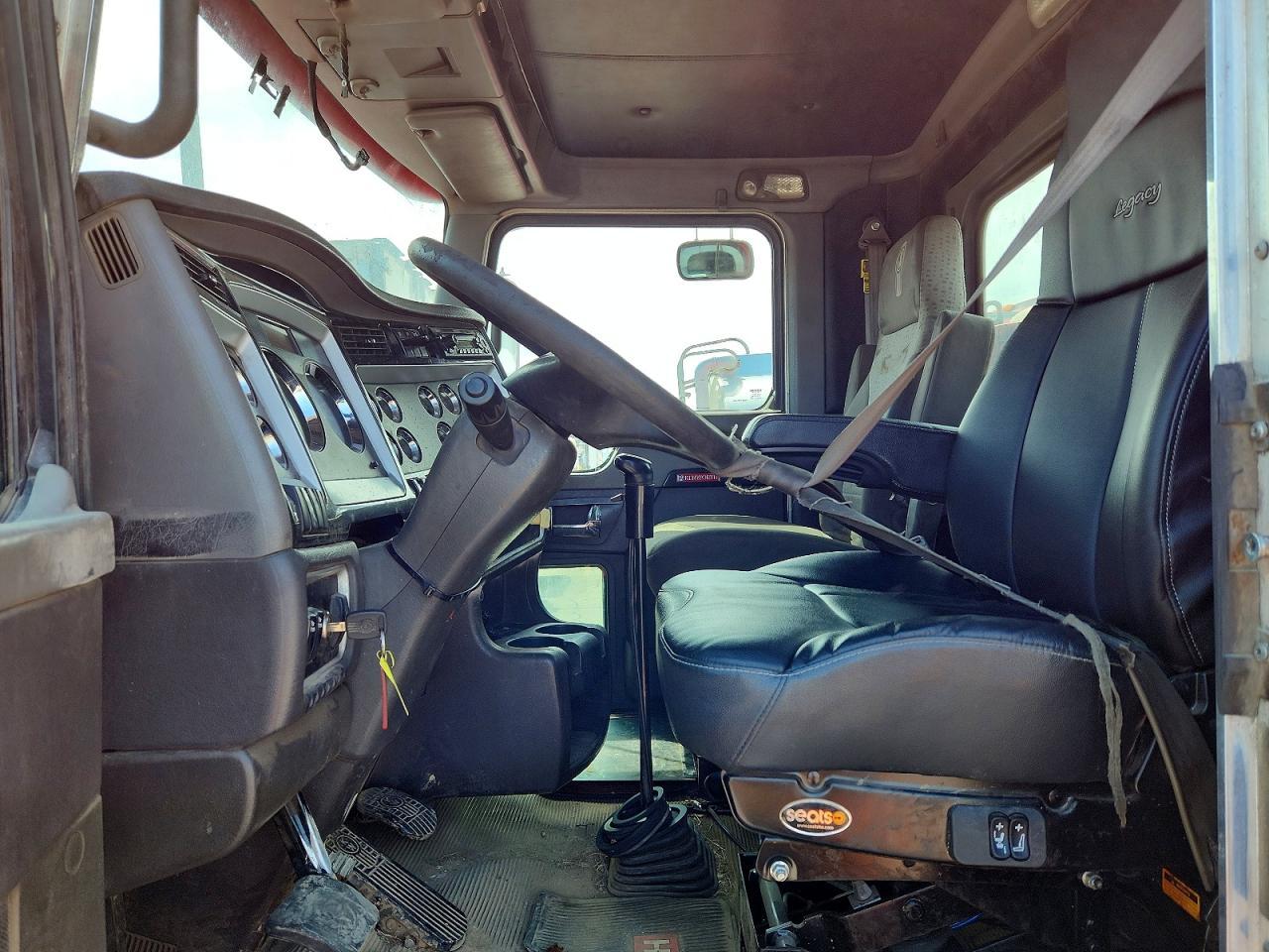 2012 Kenworth T800 Truck Cab AND Chassis