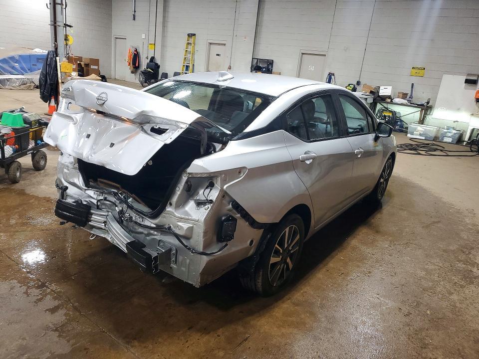 2025 Nissan Versa sv