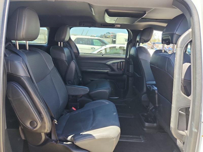 2022 Toyota Sienna xle