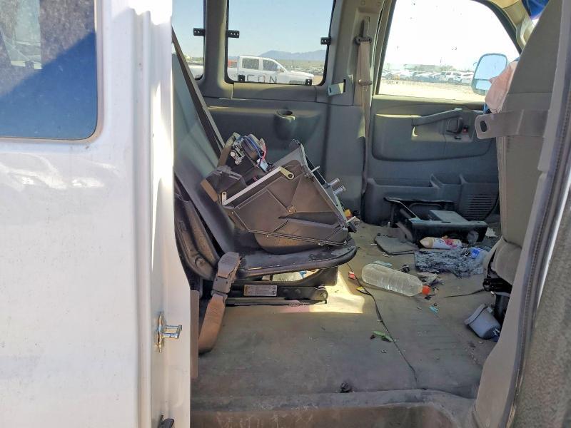 2020 Chevrolet Express G3500 ls 6.0l V8 Passenger