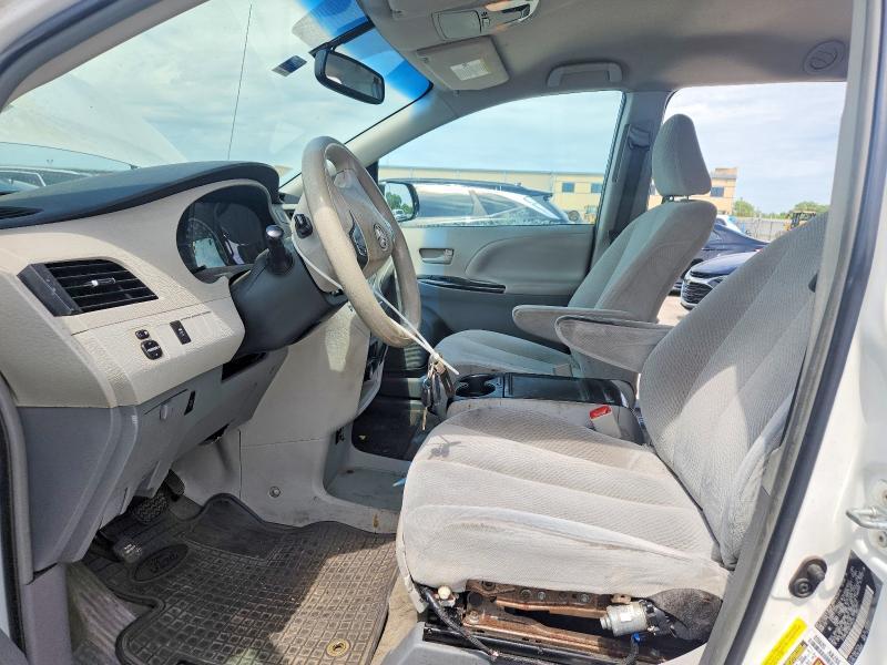 2013 Toyota Sienna le