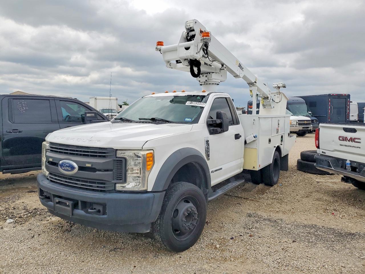 2017 Ford F450 Super Duty Bucket Truck