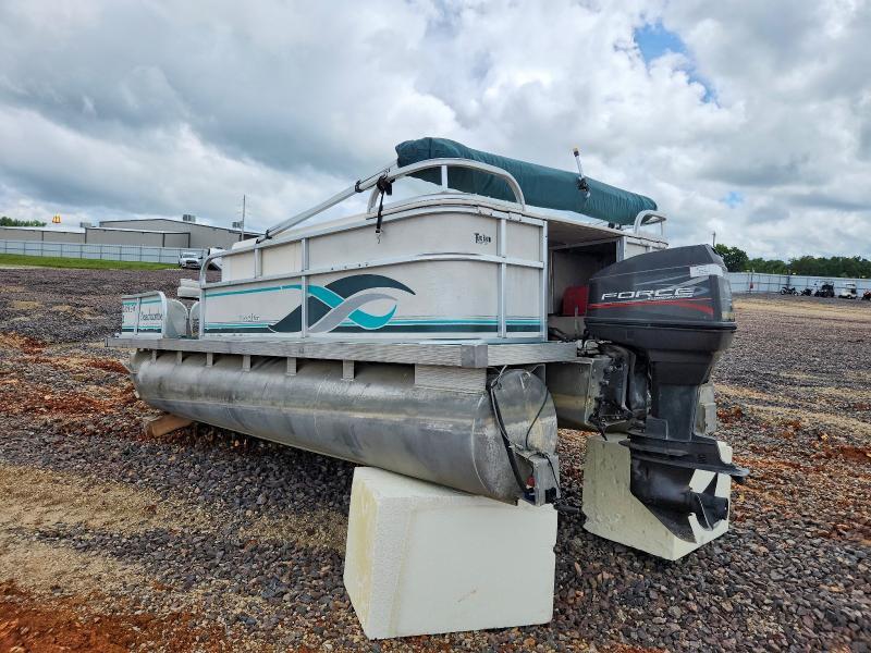 1999 Beachcat 1999 Beachcomber Boats INC Boat-Pontoon Boat