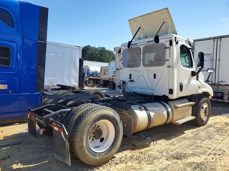 2018 Freigliner 2018 Freightliner Cascadia 125 Semi Truck