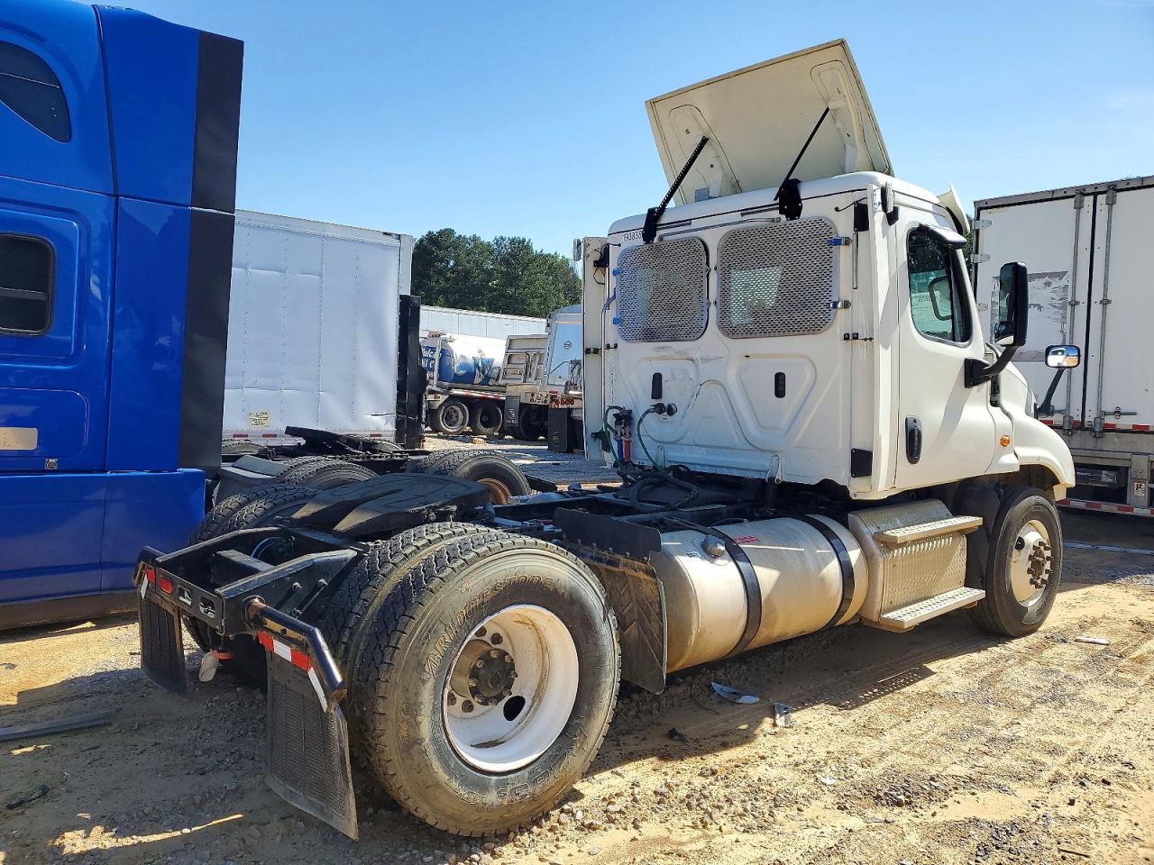 2018 Freigliner 2018 Freightliner Cascadia 125 Semi Truck