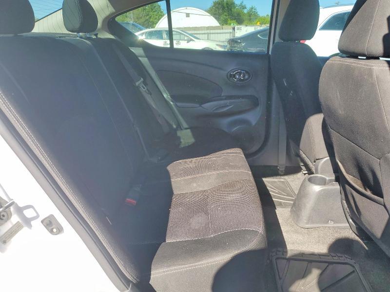 2019 Nissan Versa sv