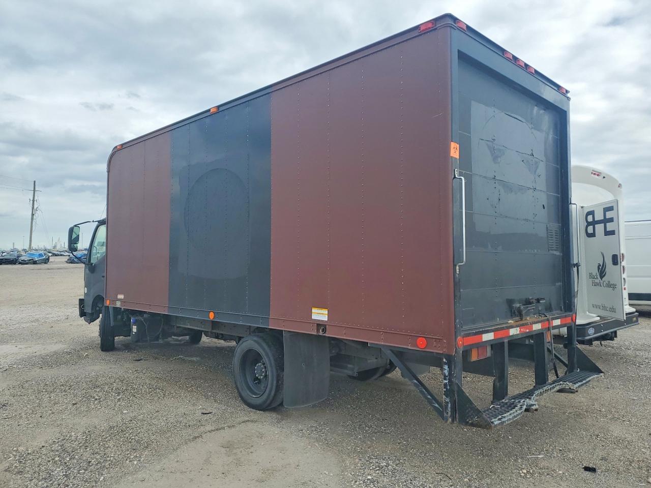 2017 Hino 195 BOX Truck