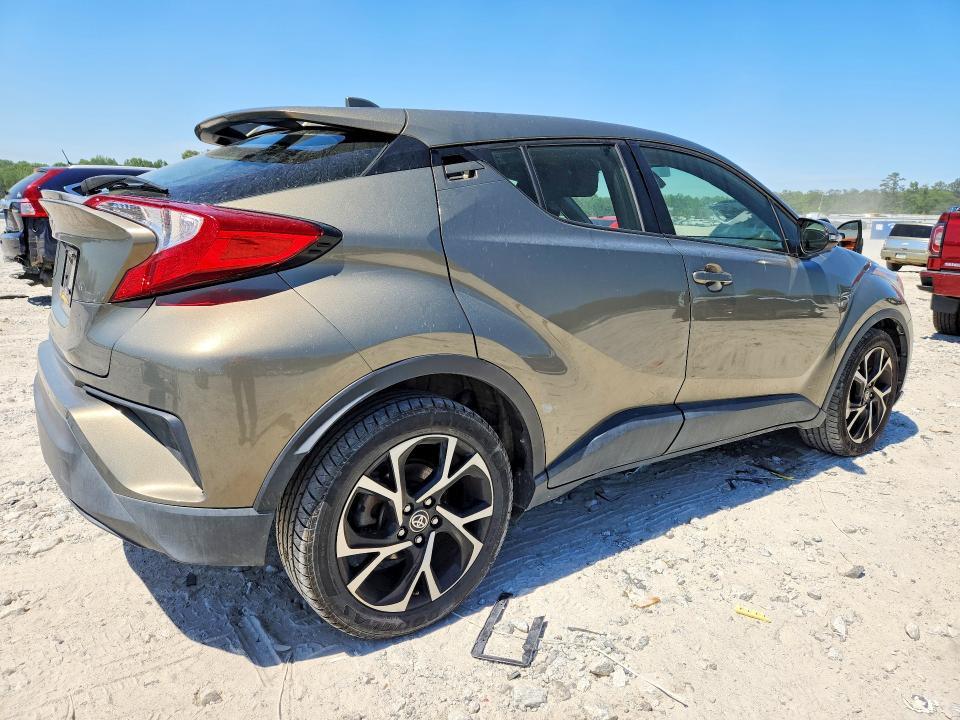 2021 Toyota C-hr xle